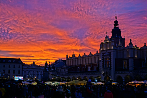 Krakowski rynek o zachodzie słońca