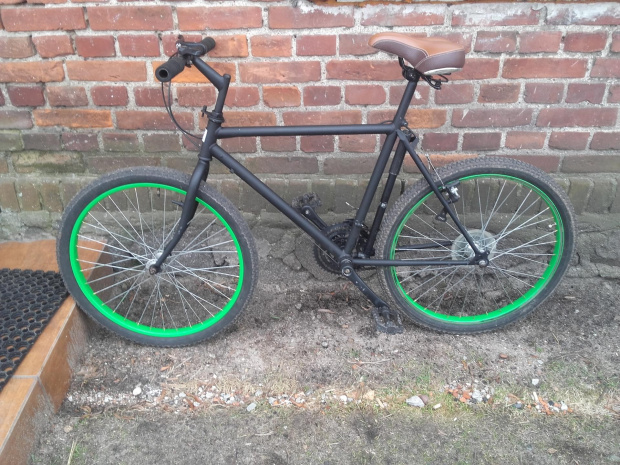 rower czarny mat zielone felgi MTB Górski